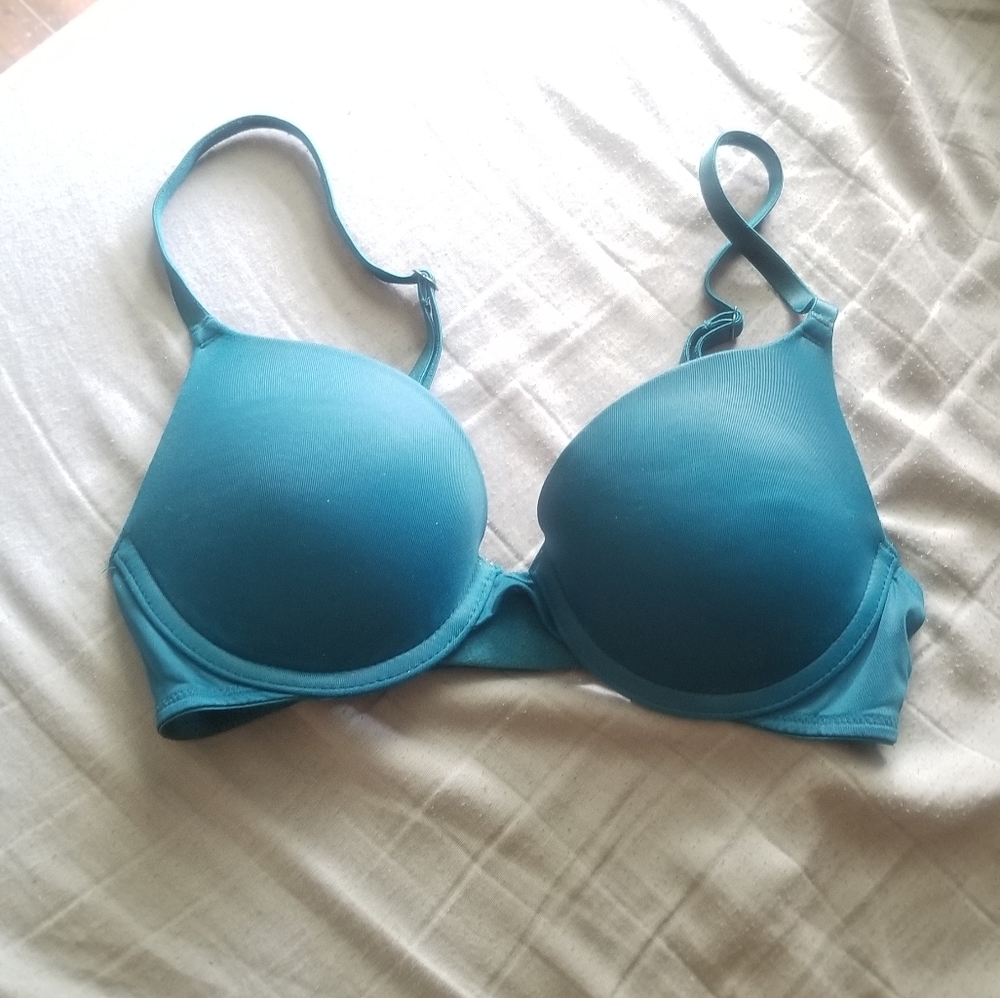 teal VS pink bra